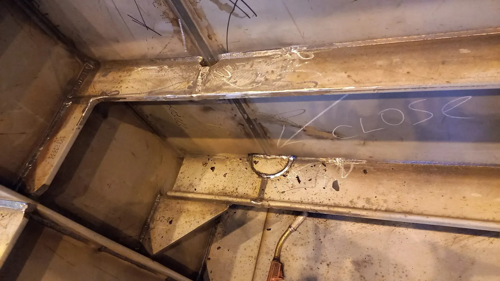 Site photo: column with gussets